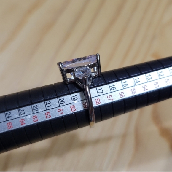 15ctw Simulated Diamond Ring NEW - Picture 9 of 10